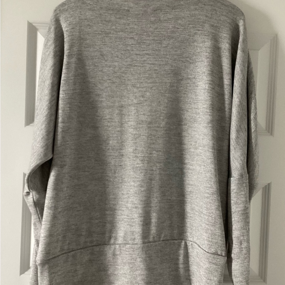 White House Black Market Heather Gray Top - Picture 3 of 3